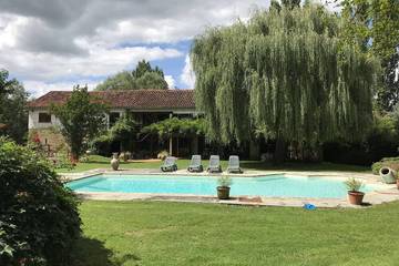 Gîte pour 8 personnes, avec jardin à Beaumarchés
