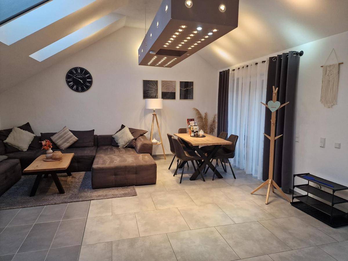 Ganze Wohnung, Ferienwohnung - Nachtigall 1 in Bad Hersfeld, Hessisches Bergland