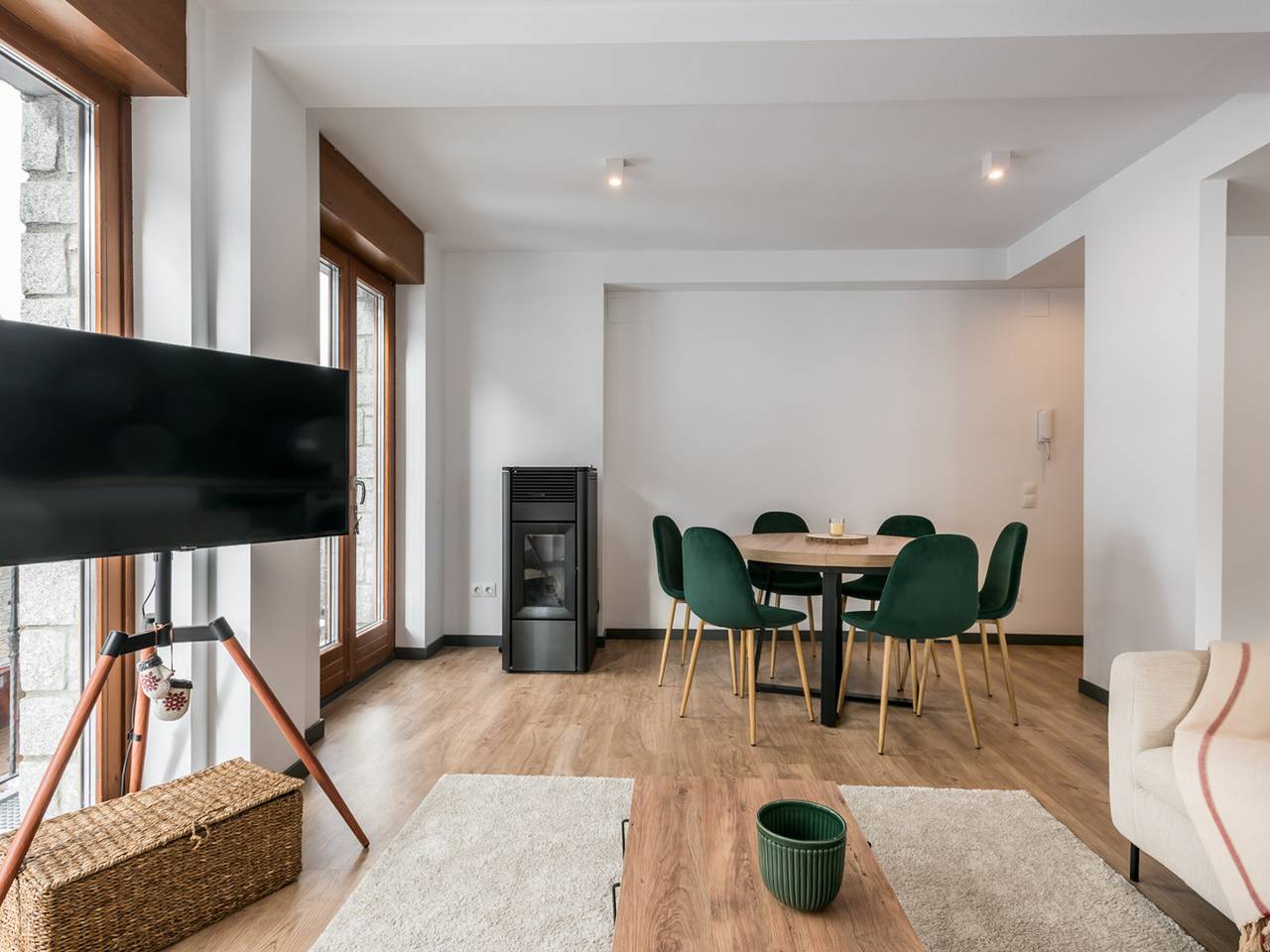 Apartamento entero, Apartamento con vistas a la montaña, cocina, Internet y cerca del telesilla in Tredós, Alto Arán