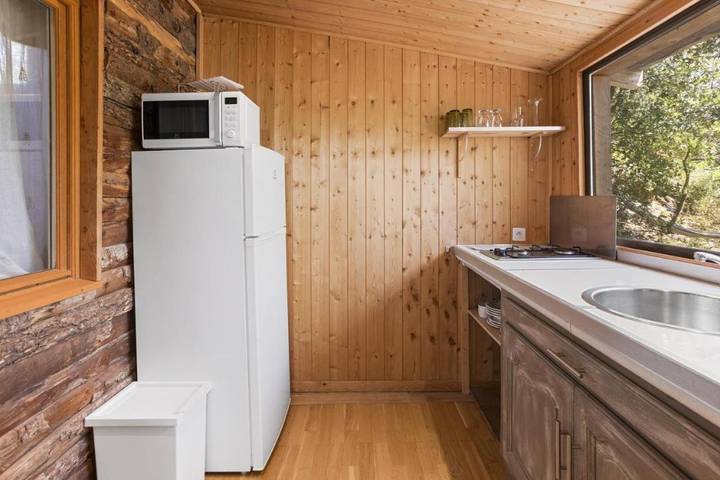 Chalet pour 2 personnes, avec piscine ainsi que jardin et vue