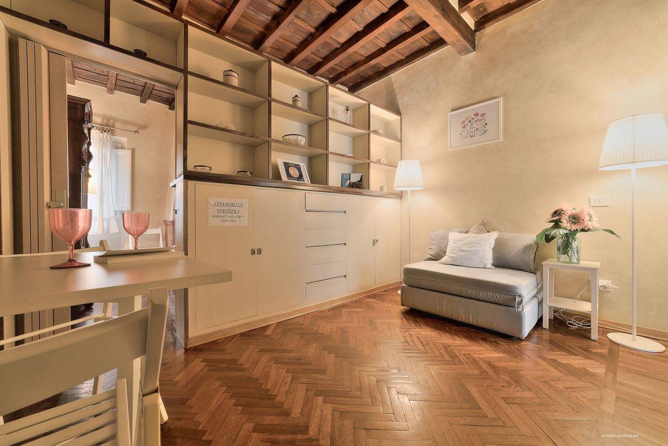 Entire apartment, Wine Apartments Florence Trebbiano in Florence city center, Florence