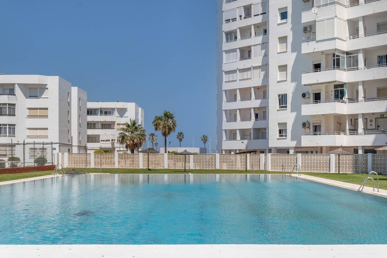 Ganze Wohnung, Apartment 'Valdelagrana Primera' mit Meerblick, Wlan und Klimaanlage in Valdelagrana, El Puerto de Santa María