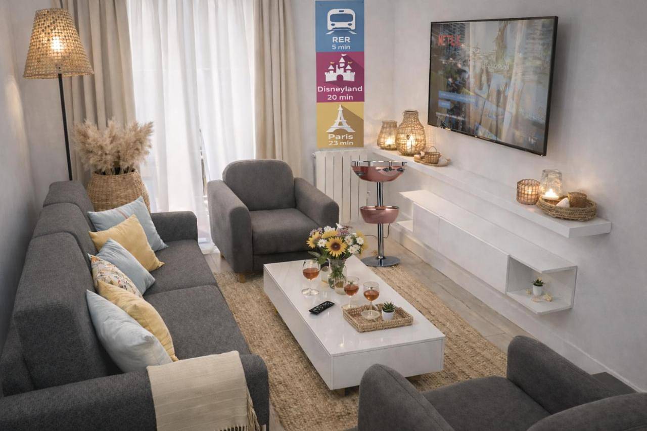 Appartement entier, D&E - Paris-Disney - Holidays Apartment - Appartement De Vacances - 5 Chambres- 5 Sdb - 5 Bedrooms - 5 Bathrooms - Netflix in Champs-sur-Marne, Seine-et-Marne