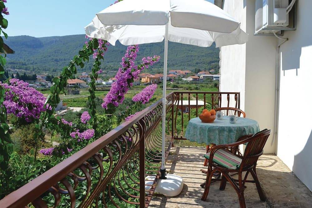 Entire apartment, Stunning apartment in Jelsa with Wifi in Jelsa, Hvar
