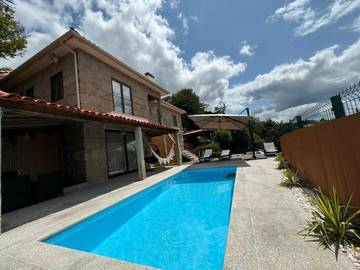 Gîte pour 23 personnes, avec piscine ainsi que terrasse et vue, animaux acceptés à Mondim de Basto