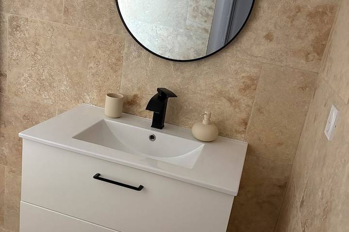 Family home with a hot tub in Garons, Nimes und Umgebung