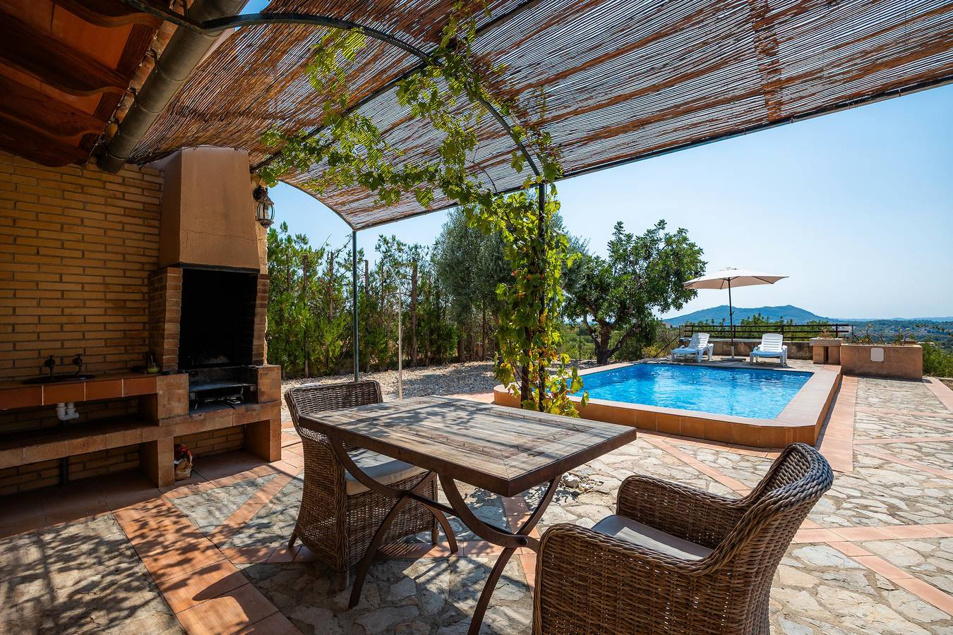 Villa 'Auxella Petit' with Mountain View, Wi-Fi and Air Conditioning in Moscari, Selva