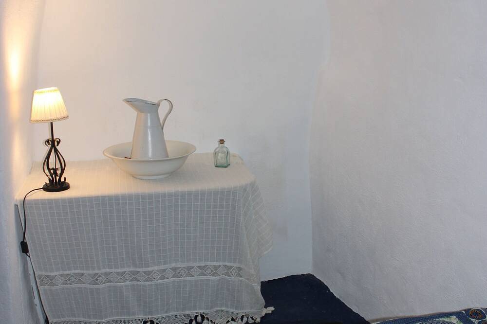 Cave houses  sleeping 8 people with swimming pool.  Close to Playas Calnegre. in La Paca, Lorca