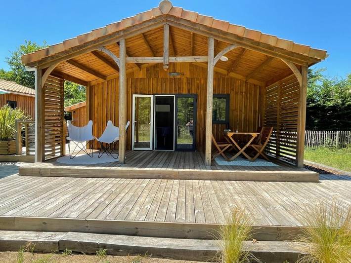 Camping pour 5 personnes, avec piscine ainsi que vue et jardin, animaux acceptés