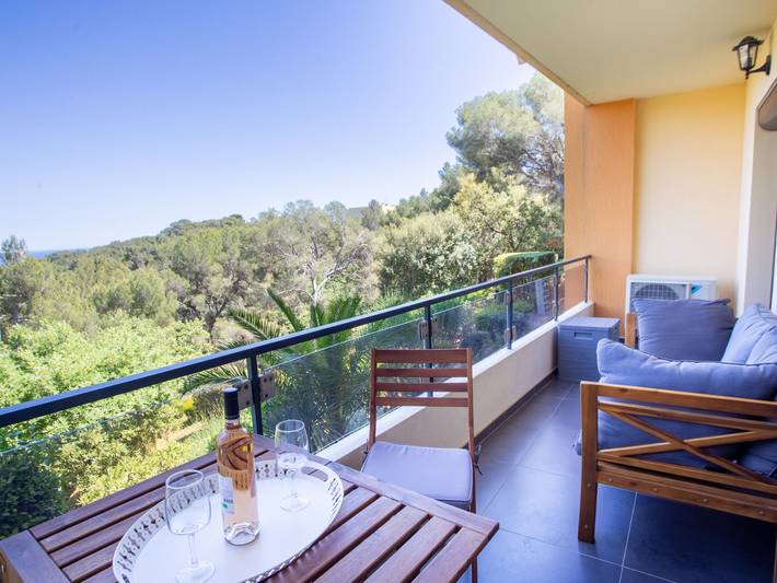 Ferienwohnung für 2 Personen, mit Balkon und Terrasse sowie Garten und Ausblick in Bormes-les-Mimosas - 2