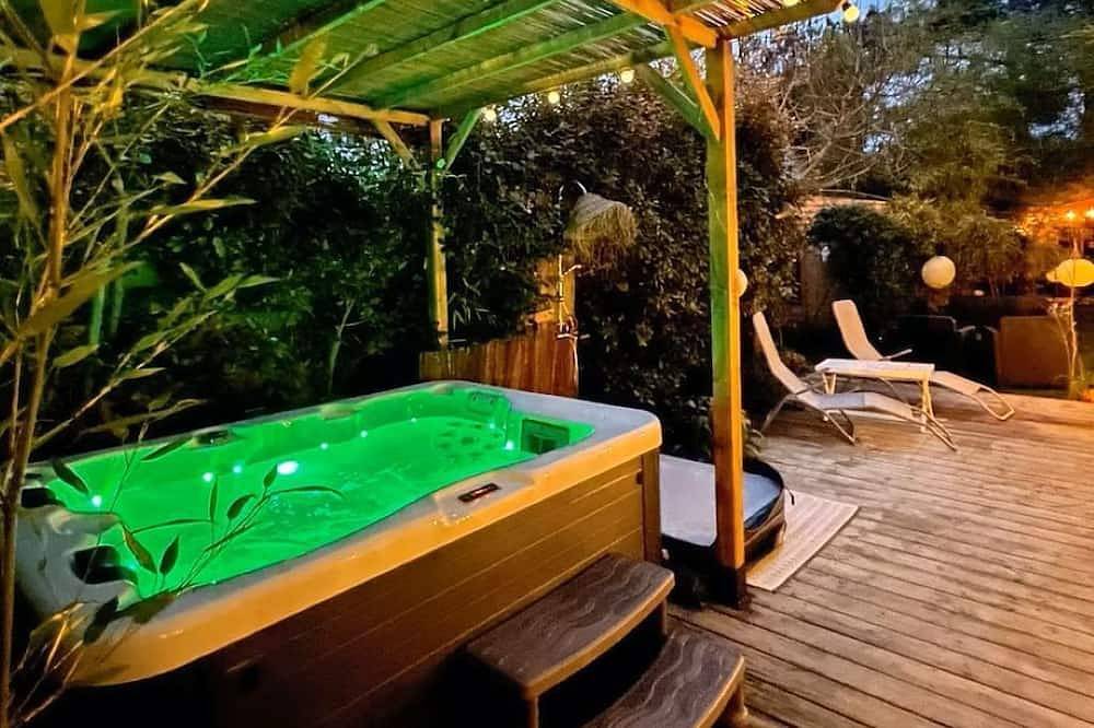 Cabane romantique avec jacuzzi proche de la plage in Claouey, Lège-Cap-Ferret