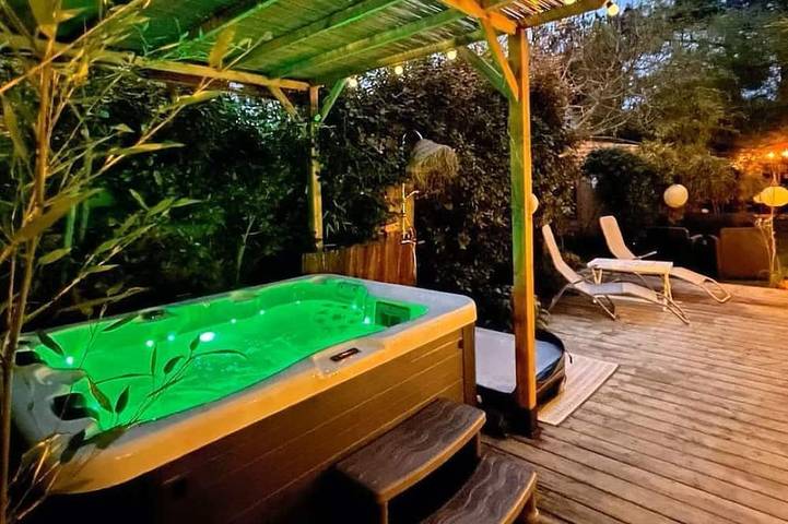 Gîte pour 2 personnes, avec Jacuzzi et Terrasse