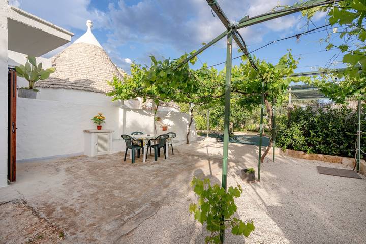 Trullo per 4 persone, con Giardino a Fasano