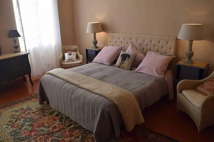 Gîte pour 12 personnes, avec terrasse ainsi que jardin et piscine, animaux acceptés à Entraigues-sur-la-Sorgue - 4