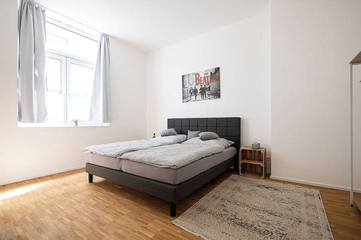 Appartement entier, ★ Ko-Living - Suite Beatles | Centre-ville | Jusqu'à 4 pers. | Platine vinyle ★ in Halle, Saale-Unstrut