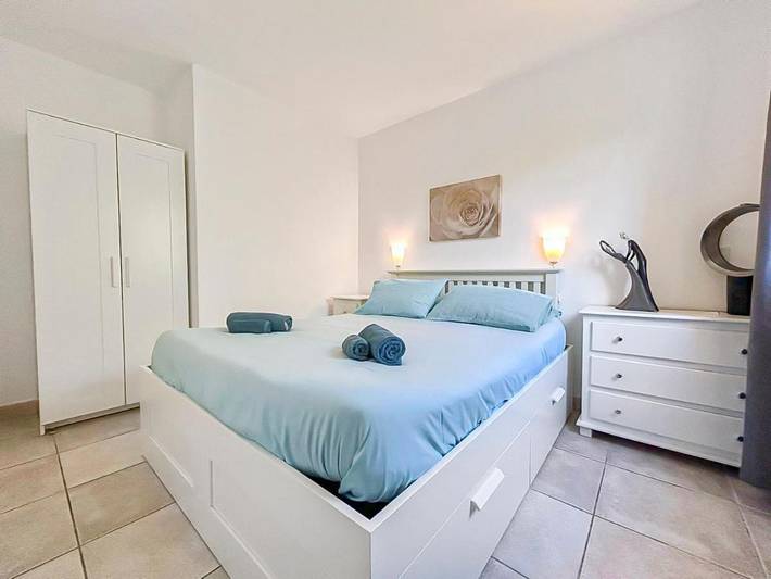 Location de vacances pour 8 personnes, avec vue ainsi que jardin et piscine dans Golf de Saint-Thomas - 2