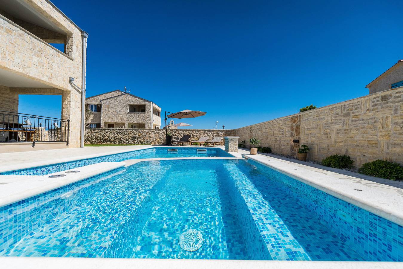 Villa Rea 1 mit beheiztem Pool in Privlaka, Zadar