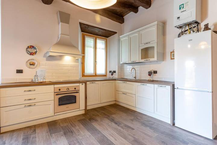 Hôtel pour 4 personnes, avec jardin et piscine ainsi que jacuzzi et sauna à Merone - 2