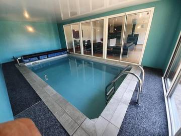 Gîte pour 3 personnes, avec piscine et terrasse à Plésidy
