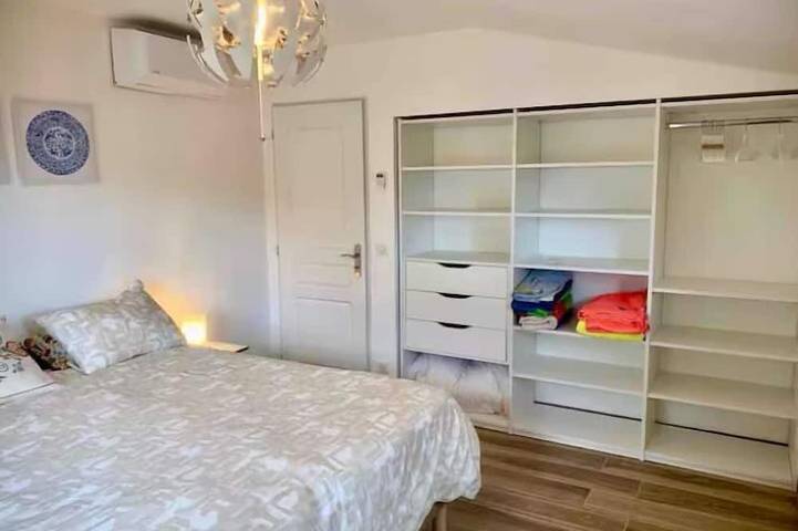 Panoramic sea and mountain views, sleeps 2 to 10 in Sollacaro, Sartène e dintorni
