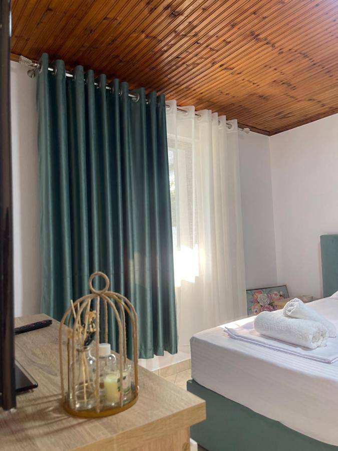 Maison d’hôte pour 2 personnes, avec vue ainsi que jardin et terrasse à Tirana