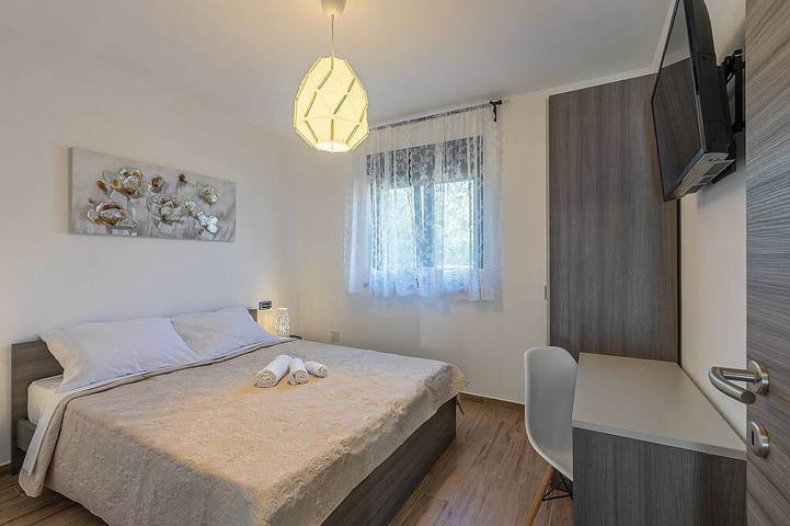 Moderne Villa mit beheiztem Privatpool in ruhiger Lage nahe Pula in Marčana, Südküste Istrien
