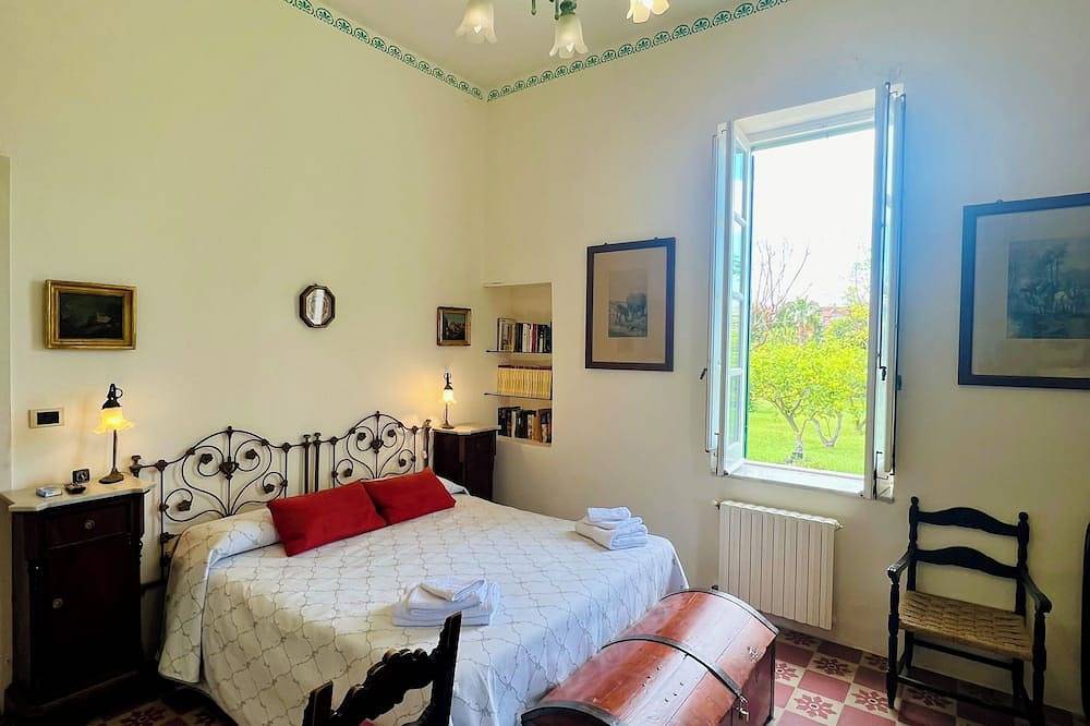 Apartamento entero, Villa Lodato, historical portions of villa close to the beach in Capo d'Orlando, Provincia de Messina