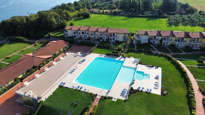 Ferienwohnung für 6 Personen, mit Garten und Seeblick sowie Pool in Manerba del Garda