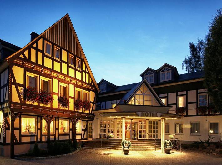 Hotel für 2 Personen, mit Terrasse und Garten sowie Pool und Sauna in Attendorn