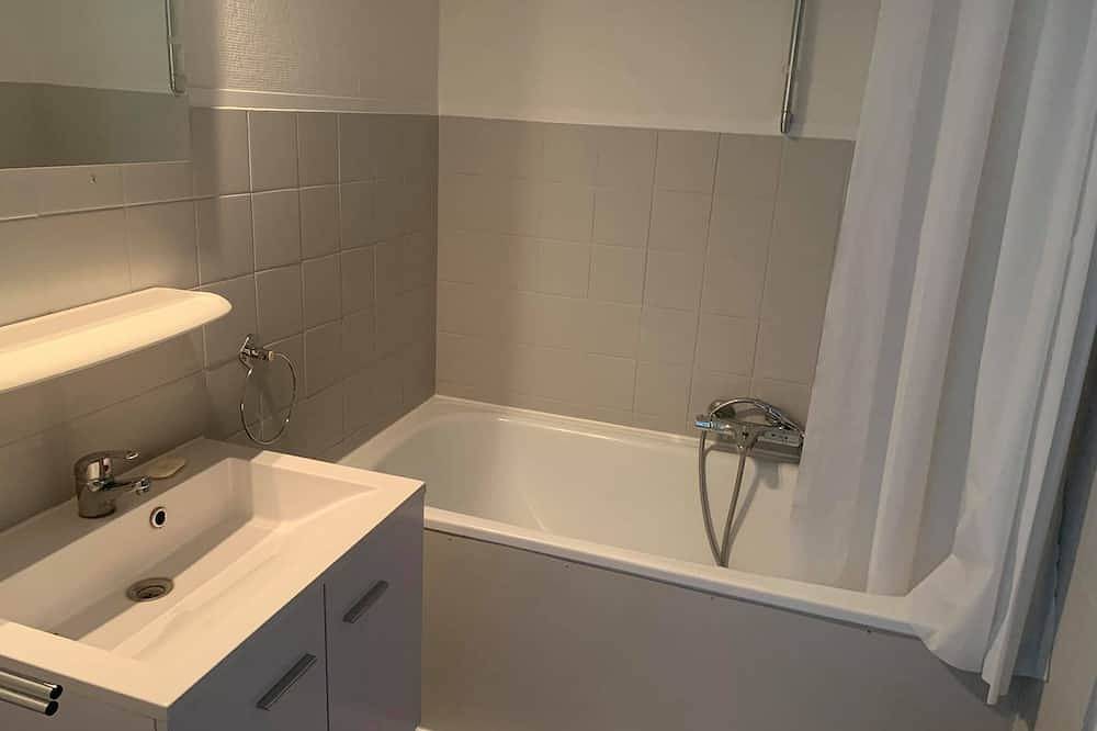 Appartement entier, Charmant studio avec vue latérale sur la mer et piscine intérieure in La Panne, Côte belge