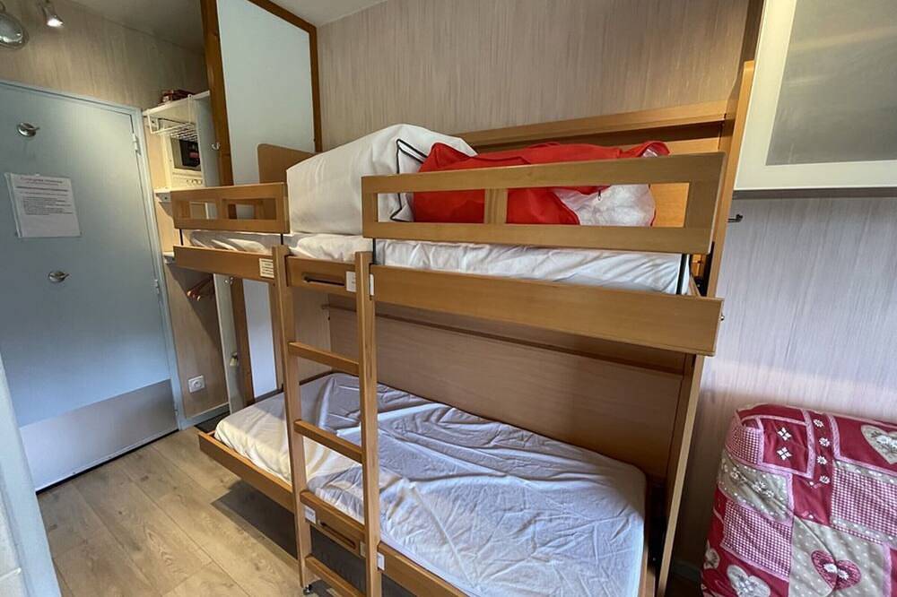 Entire apartment, Cozy studio 2/4 people with balcony and Wifi in Le Lioran, Laveissière