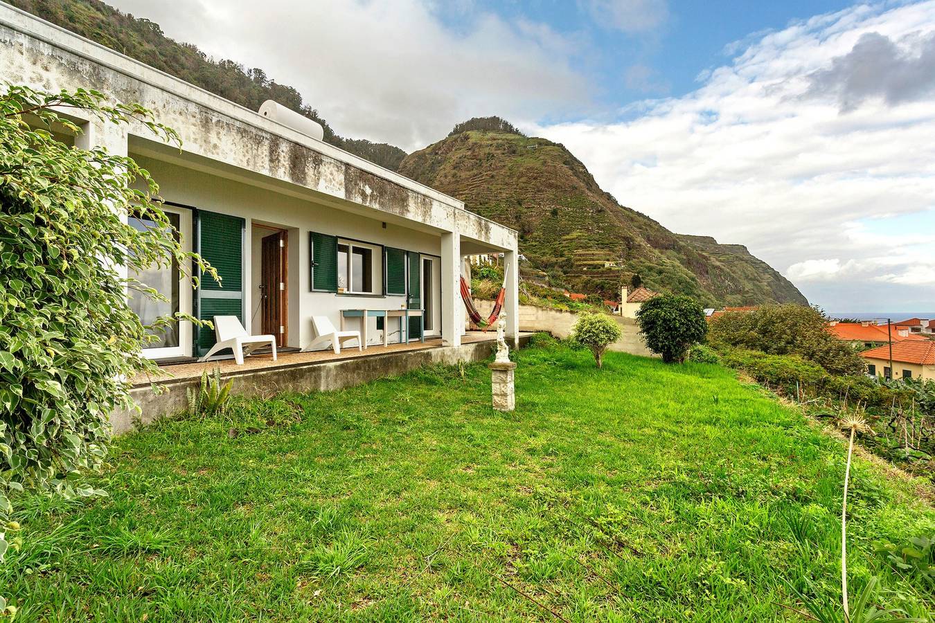 Ferienhaus 'Blissful Haven - Soulful Stays' mit Meerblick, privater Terrasse und Wlan in Porto Moniz, Madeira