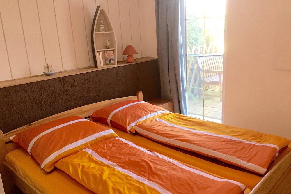Entire apartment, Apartment with 3 bedrooms up to 6 people child-friendly large garden in Dargen, Usedom