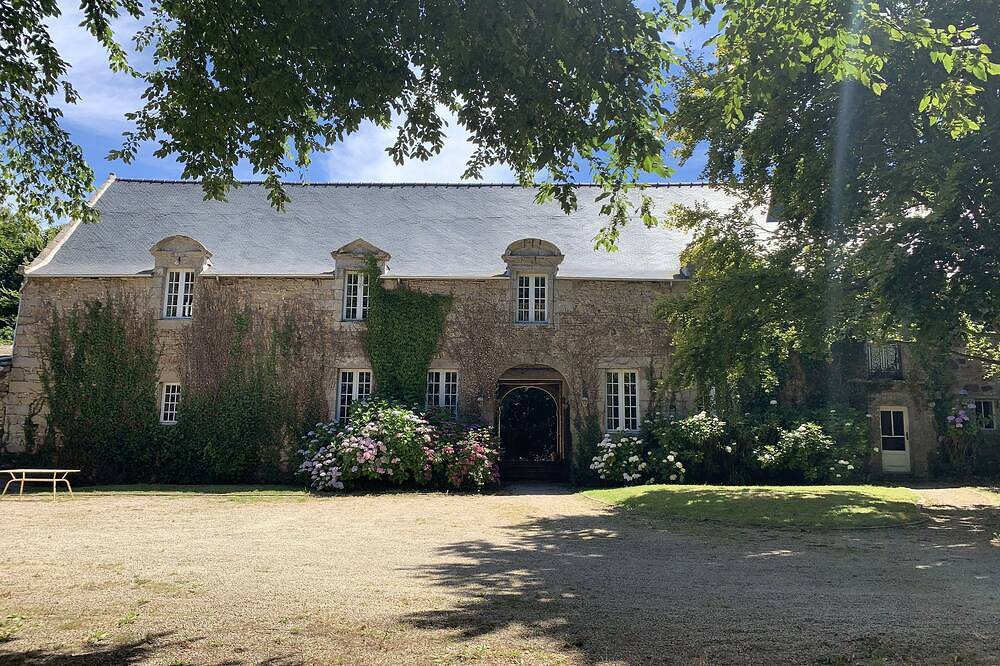 Apartamento entero, 17th century property between the pink granite coast and Lannion, apartment 70m2 in Saint-Quay-Perros, Costa de granito rosa