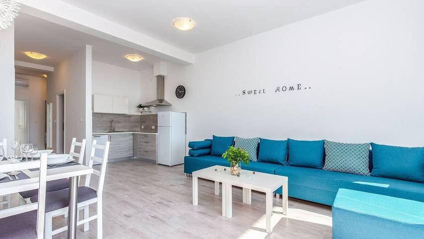 Ferienhaus für 6 Personen, mit Whirlpool und Pool sowie Balkon in Dramalj