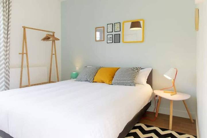 Ganze Wohnung, 6-person air-conditioned gîte: terrace, garden, heated swimming pool 10 km from Lyon in Saint-Cyr-au-Mont-d'Or, Lyon und Umgebung