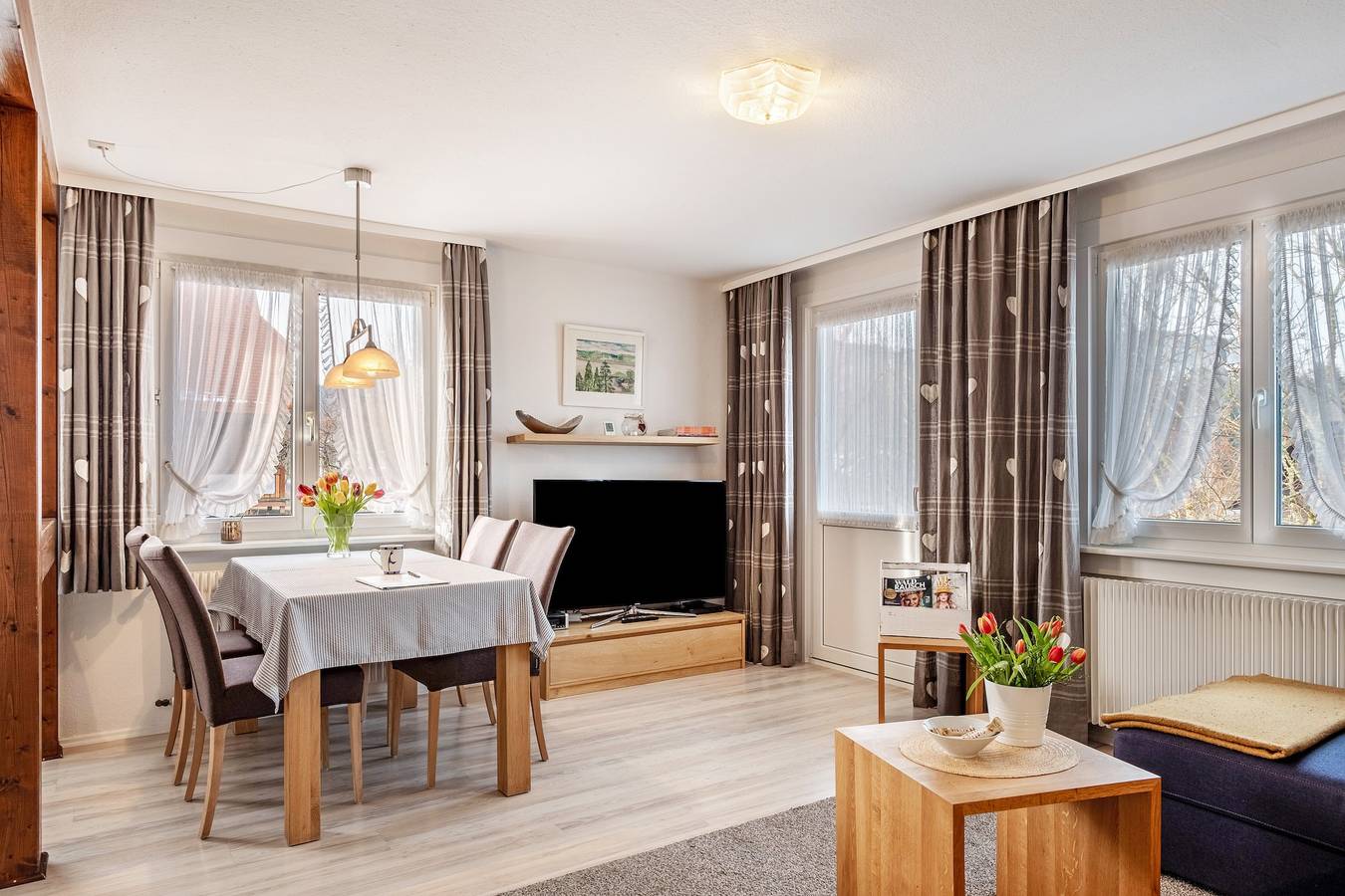 Ganze Wohnung, Ferienwohnung 'Dachtler' mit Bergblick, Gemeinschaftsgarten und Wi-Fi in Hinterzarten, Südschwarzwald