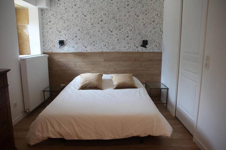 Gîte pour 3 personnes, avec piscine et vue à Bully - 4