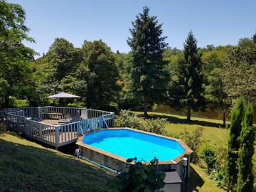 Gîte pour 6 personnes, avec jardin et vue sur le lac ainsi que piscine et vue à Abjat-sur-Bandiat