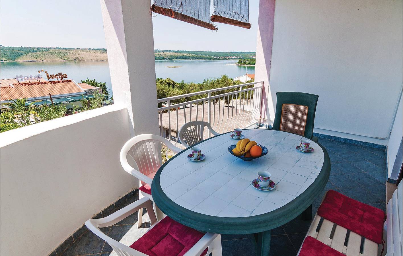 Geheel vakantieappartement, Vakantieappartement voor 6 personen met terras in Novigradsko More, Zadar