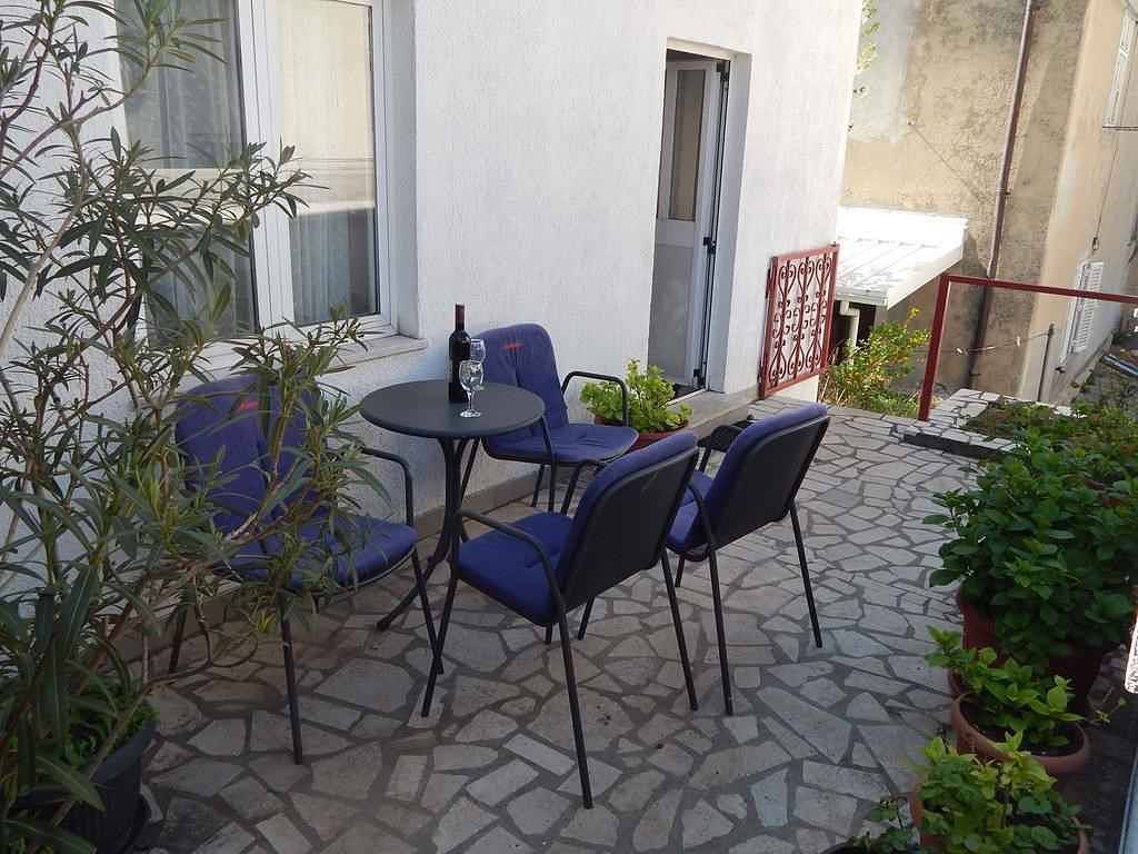 Maison de vacances avec terrasse, barbecue et Internet  in Senj, Région de Kvarner