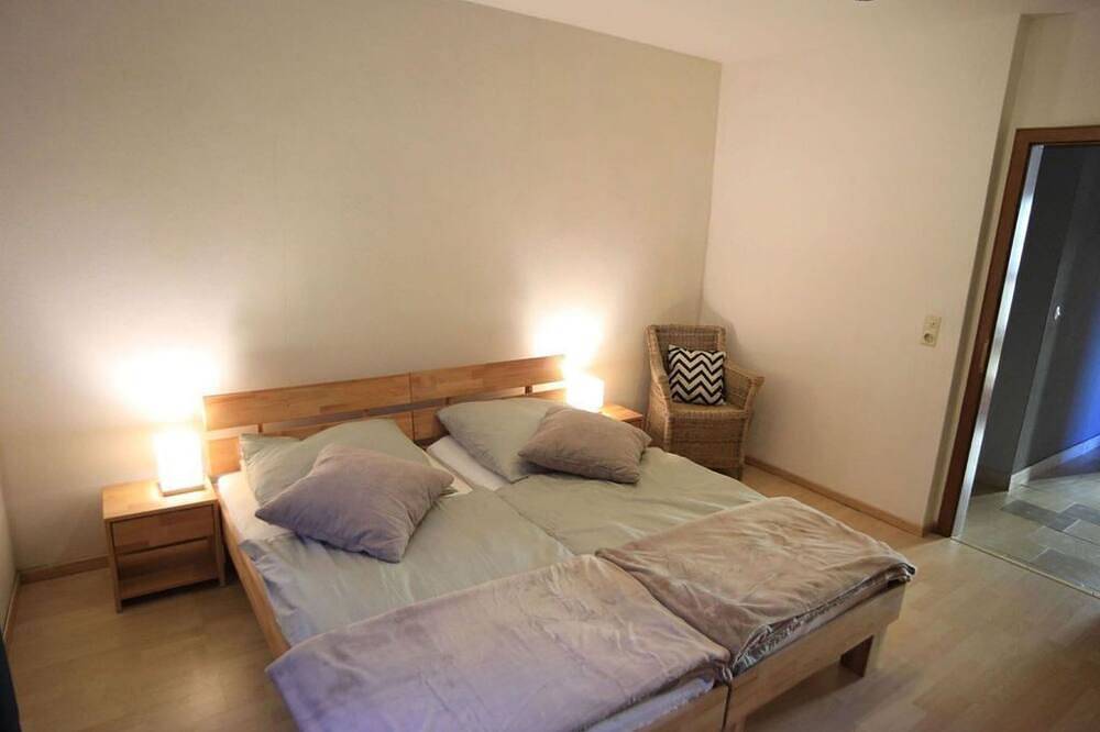Ganze Wohnung, Ferienwohnung Haus Sonnenschein - Appartement/Fewo, Badewanne, 2 Schlafräume in Niederbreitbach, Rheinland-Pfalz