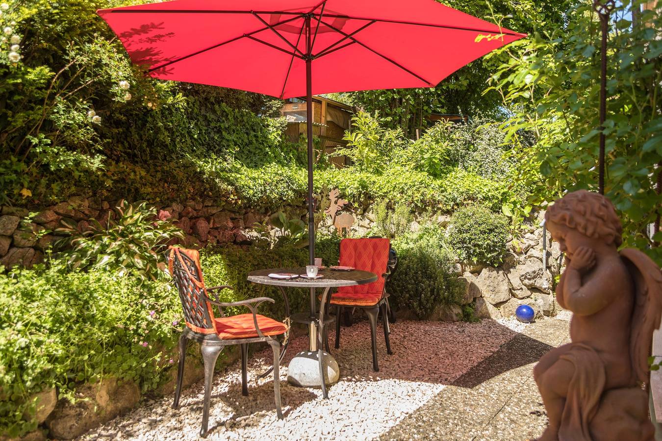 Ganze Wohnung, Apartment im Haus Sonnenschein mit Terrasse, Garten & Wlan, 10 km zum Bodensee  in Bermatingen, Region Bodensee-Oberschwaben
