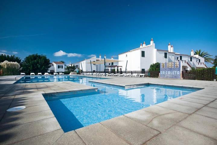 Apartamento para 4 personas, con Balcón y Terraza además de Jardín y Piscina en Sa Caleta (Menorca)