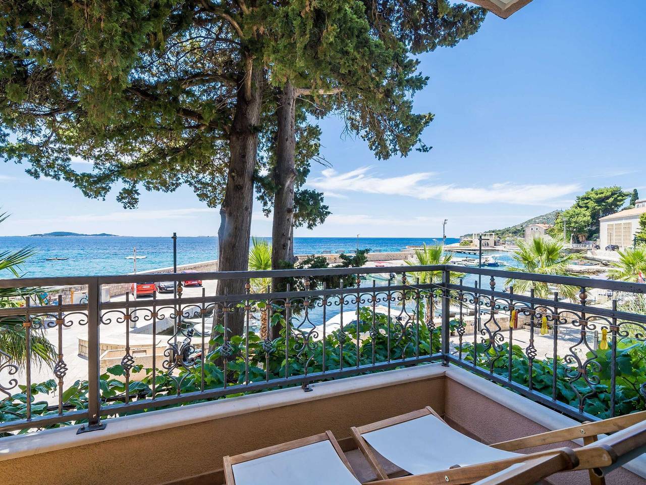 Ganze Wohnung, Apartment Villa Palma- Two Bedroom Apartment with Terrace and Sea View ( Apartman 4) in Mlini, Dubrovnik-Neretva