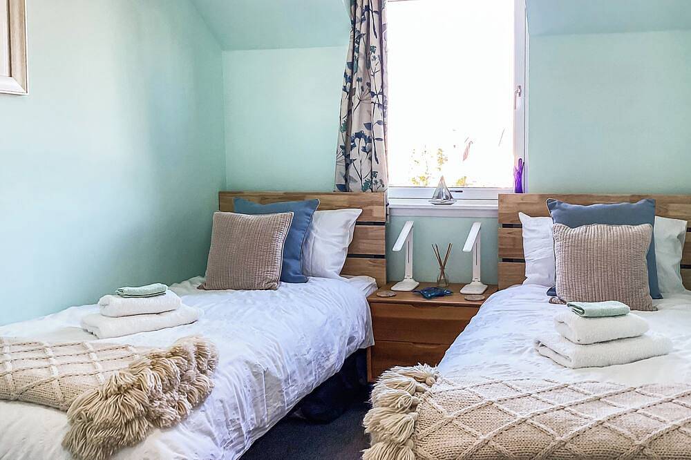 Taigh na Tunnagan is a two bedroom apartment in the seaside town of Nairn. in Nairn, Highlands