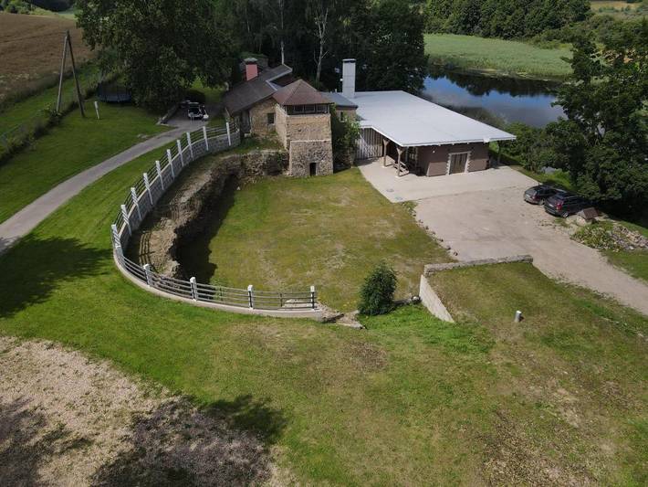 Ferienhaus für 8 Personen, mit Terrasse und Whirlpool sowie Sauna, kinderfreundlich in Lettland
