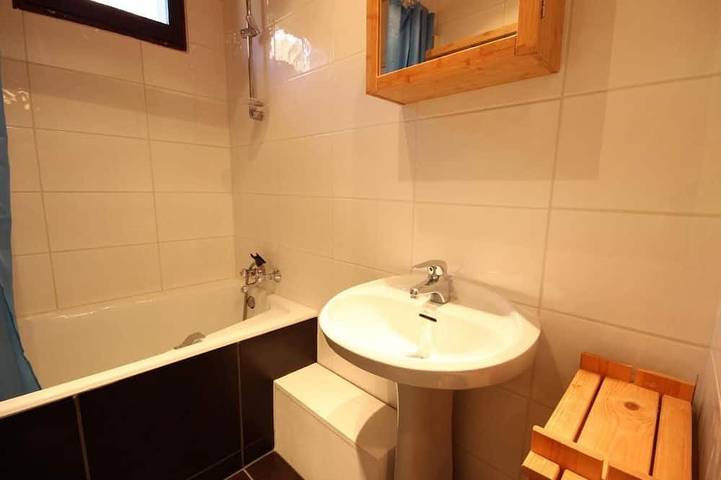 Appartement entier, À 100m des pistes de ski, 5ème étage, vue montagne, balcon, parking, télévision, casier à ski, 35m² in Massif de la Vanoise
