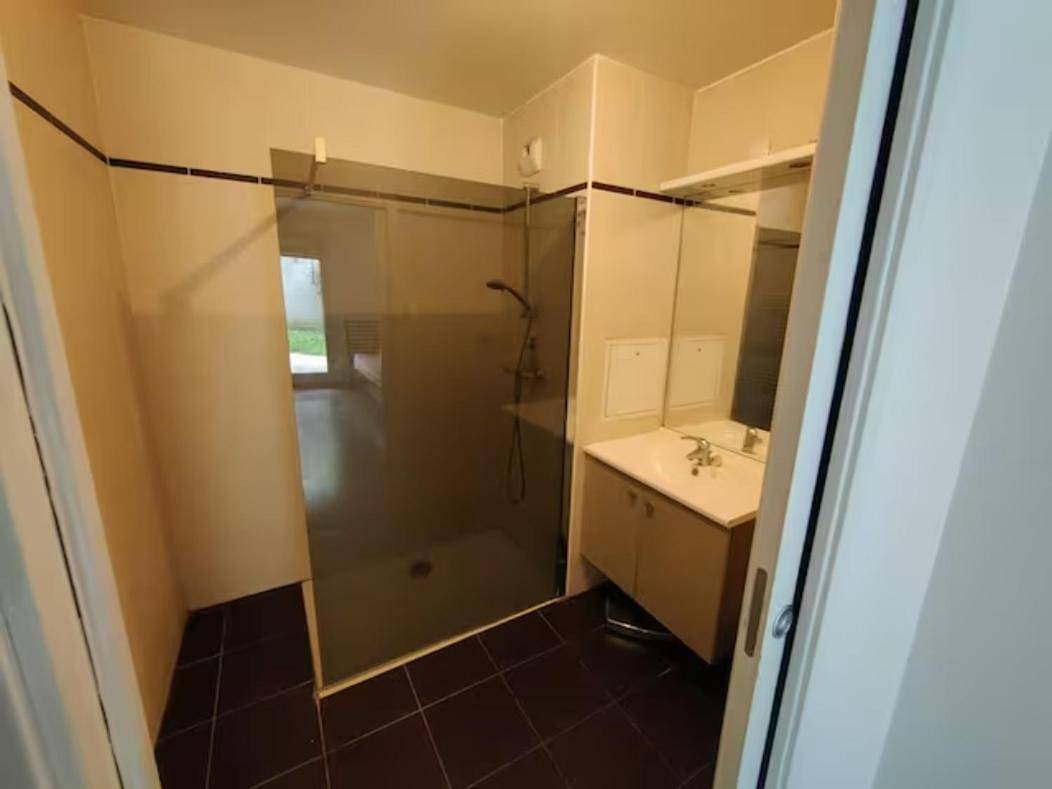 Appartement de vacances entier, Double Room with Terrace in Colombes, Hauts-de-Seine