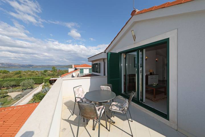 Villa pour 10 personnes, avec jardin ainsi que sauna et piscine à Tisno - 2